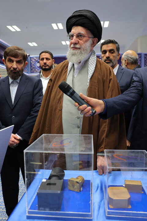 Supreme Leader visits “Pioneers of Progress” exhibition