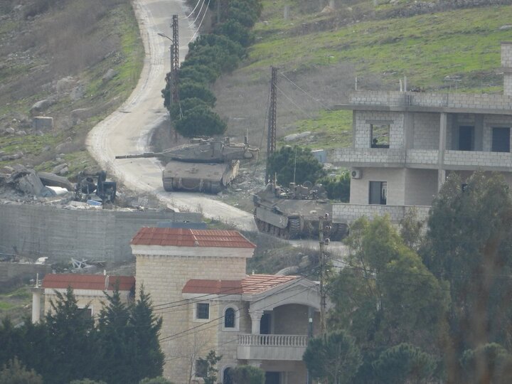 توغل قوة صهيونية مؤللة عند أطراف مدينة بنت جبيل لجهة مارون الراس