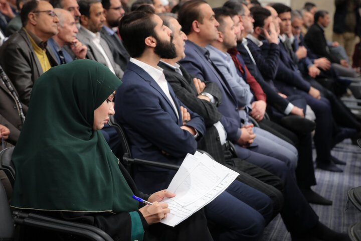 Photos: Producers, entrepreneurs meet with Imam Khamenei