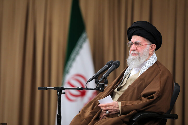 Photos: Producers, entrepreneurs meet with Imam Khamenei