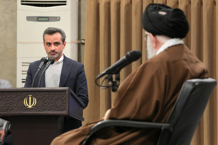 Photos: Producers, entrepreneurs meet with Imam Khamenei