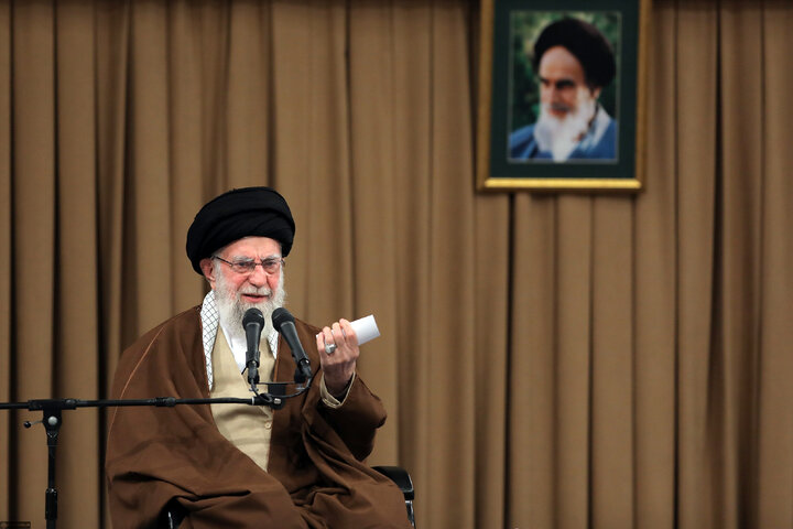 Photos: Producers, entrepreneurs meet with Imam Khamenei