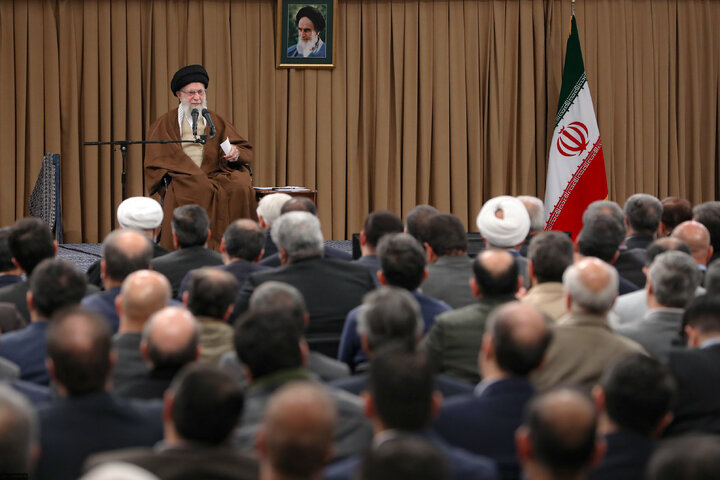 Photos: Producers, entrepreneurs meet with Imam Khamenei