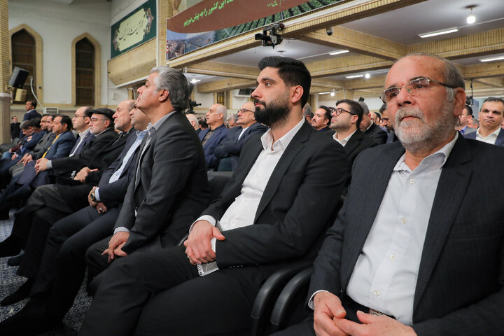 Photos: Producers, entrepreneurs meet with Imam Khamenei