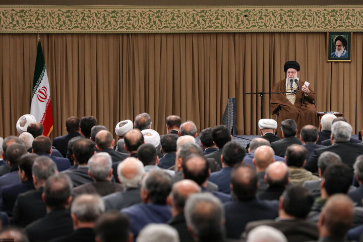 Photos: Producers, entrepreneurs meet with Imam Khamenei