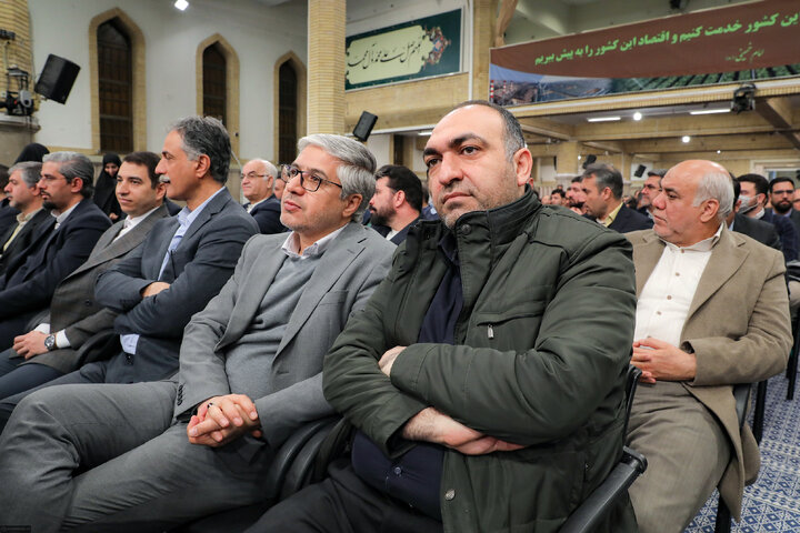 Photos: Producers, entrepreneurs meet with Imam Khamenei