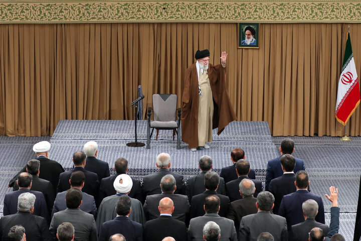 Photos: Producers, entrepreneurs meet with Imam Khamenei