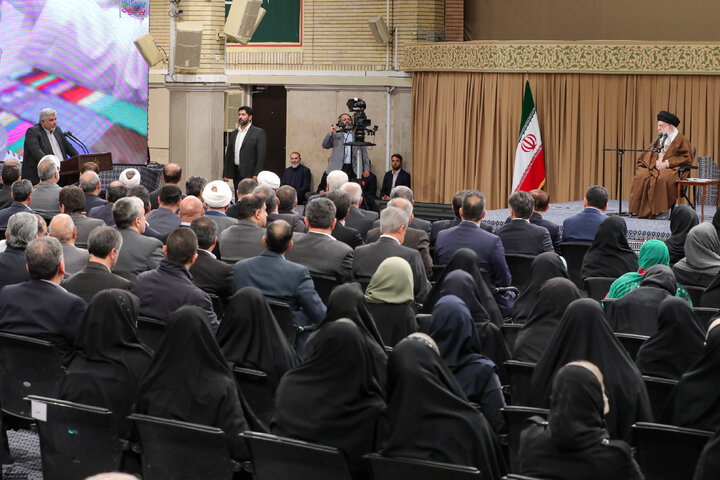 Photos: Producers, entrepreneurs meet with Imam Khamenei