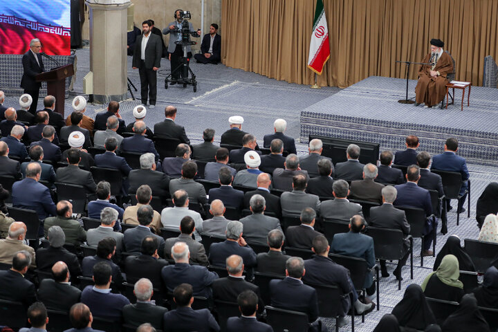 Photos: Producers, entrepreneurs meet with Imam Khamenei