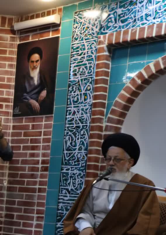 برگزاری مراسم عمامهگذاری طلاب مدرسه آیتالله دهدشتی آبادان با حضور نماینده مقام معظم رهبری در عراق + تصاویر