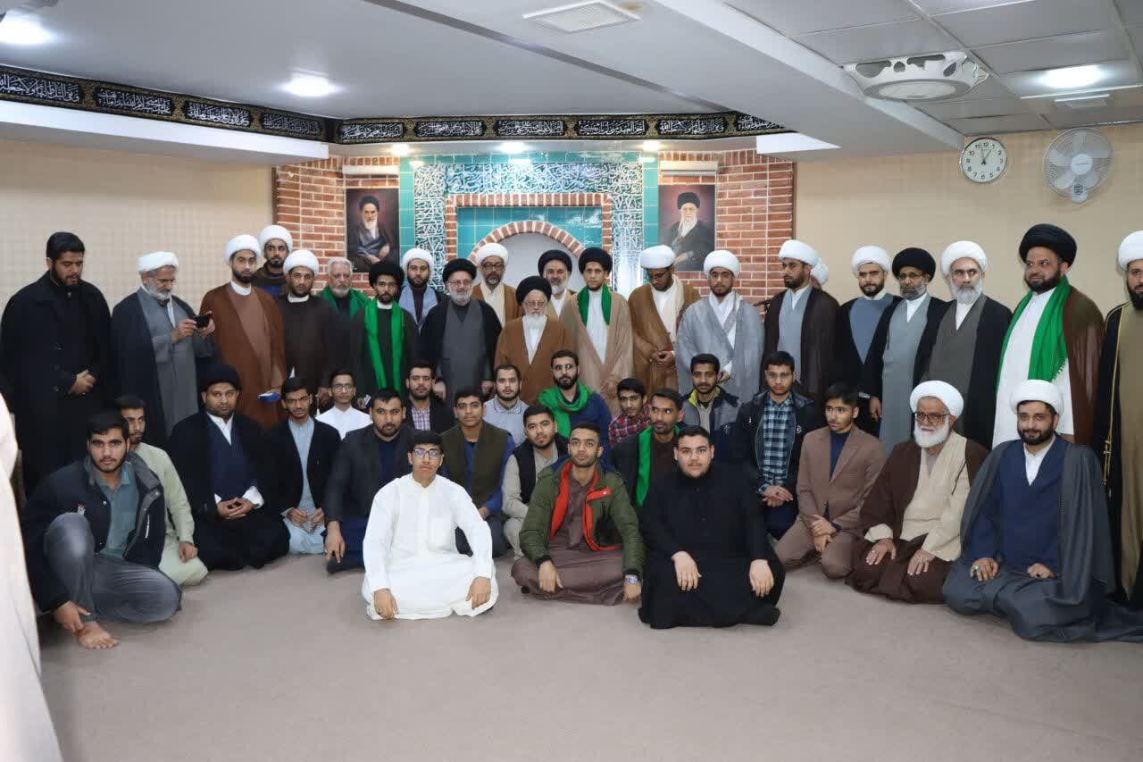 برگزاری مراسم عمامهگذاری طلاب مدرسه آیتالله دهدشتی آبادان با حضور نماینده مقام معظم رهبری در عراق + تصاویر