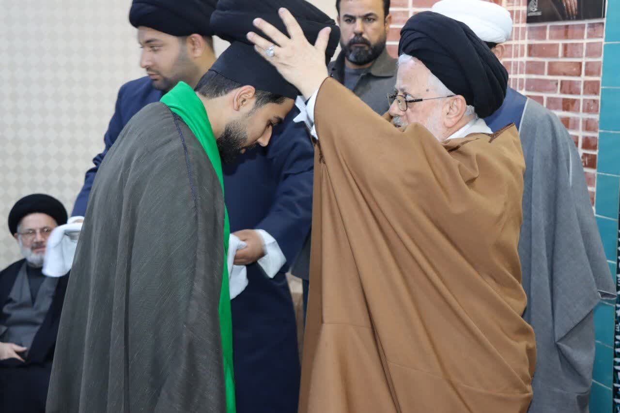برگزاری مراسم عمامهگذاری طلاب مدرسه آیتالله دهدشتی آبادان با حضور نماینده مقام معظم رهبری در عراق + تصاویر