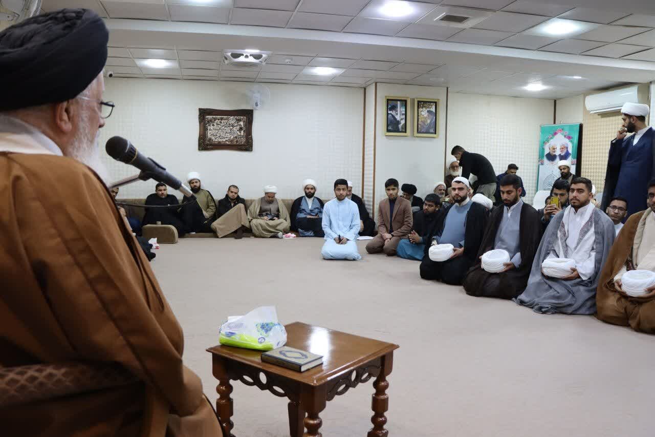 برگزاری مراسم عمامهگذاری طلاب مدرسه آیتالله دهدشتی آبادان با حضور نماینده مقام معظم رهبری در عراق + تصاویر