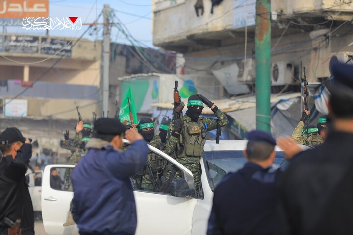 مشاهد متداولة لانتشار عناصر "كتائب القسام" و"سرايا القدس" في ميدان فلسطين وسط غزة