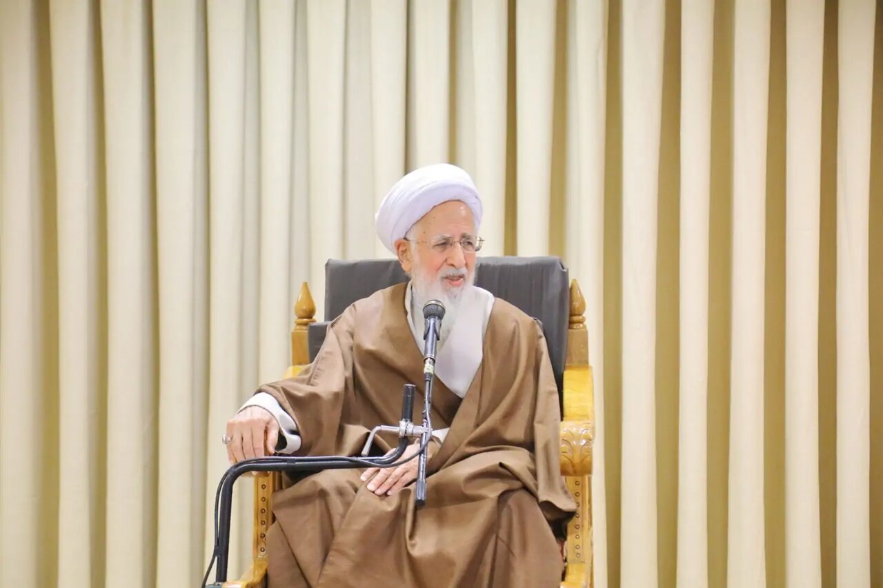 Ayatollah Javadi Amoli: Adopting global perspective necessary when presenting Quranic teachings