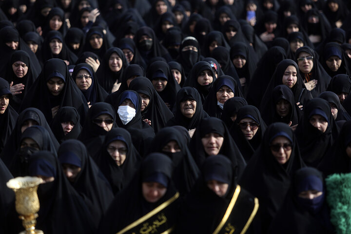 Photos: Hazrat Masoumeh shrine's servants organize mourning procession on Imam Kazim martyrdom anniv.