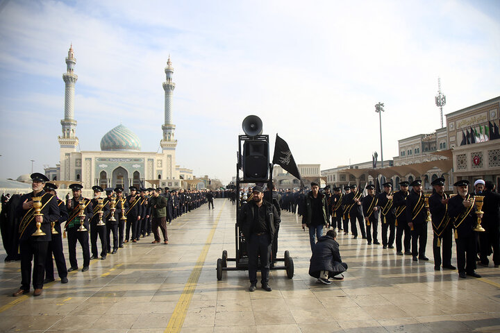 Photos: Hazrat Masoumeh shrine's servants organize mourning procession on Imam Kazim martyrdom anniv.