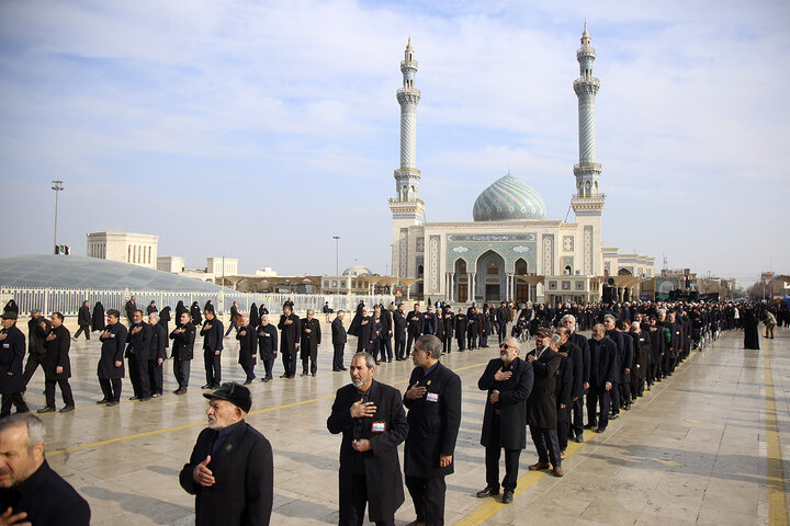 Photos: Hazrat Masoumeh shrine's servants organize mourning procession on Imam Kazim martyrdom anniv.