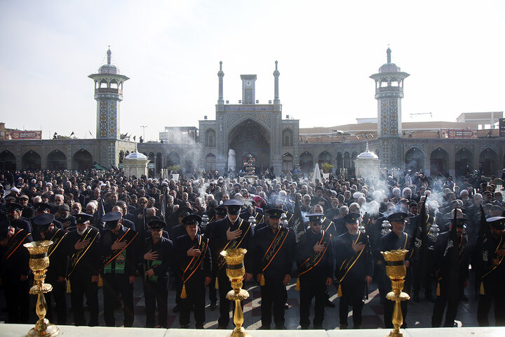 Photos: Hazrat Masoumeh shrine's servants organize mourning procession on Imam Kazim martyrdom anniv.