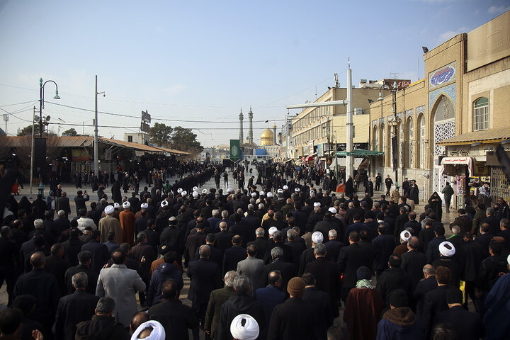 Photos: Hazrat Masoumeh shrine's servants organize mourning procession on Imam Kazim martyrdom anniv.