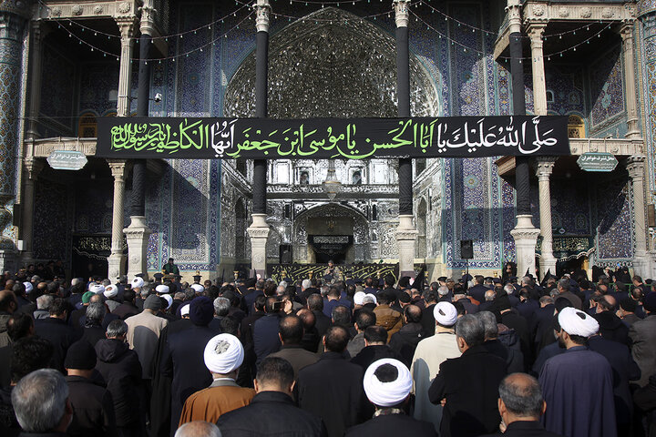 Photos: Hazrat Masoumeh shrine's servants organize mourning procession on Imam Kazim martyrdom anniv.