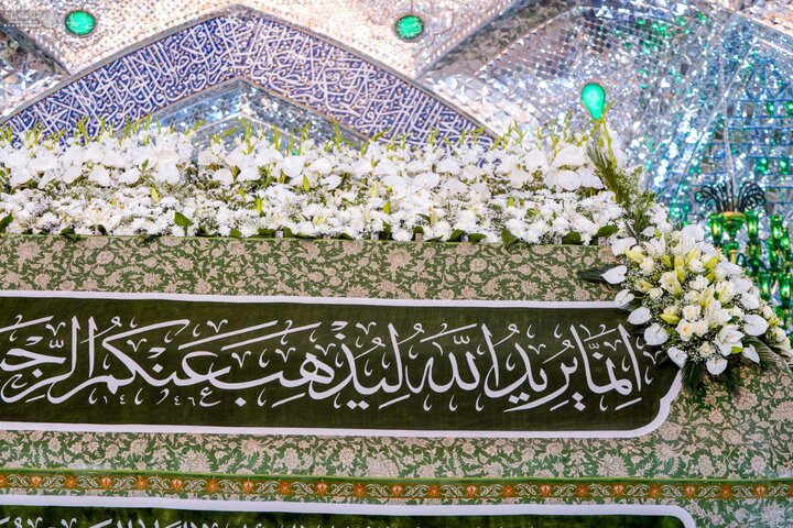 عکس خبری | گل‌آرایی حرم مطهر امام علی(ع) در سالروز مبعث پیامبر اکرم(ص)