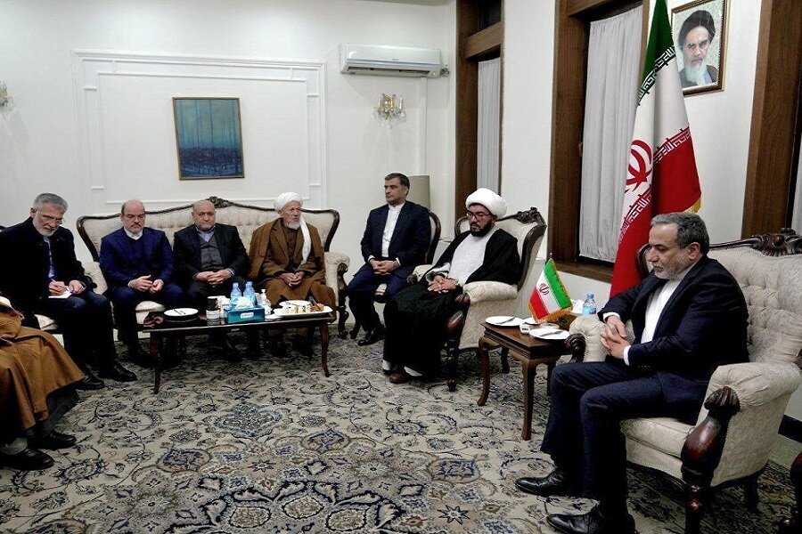 Le ministre iranien des Affaires étrangères appelle à l'unité musulmane lors d'une rencontre avec des érudits chiites afghans à Kaboul Le ministre iranien des Affaires étrangères appelle à l'unité musulmane lors d'une rencontre avec des érudits chiites afghans à Kaboul