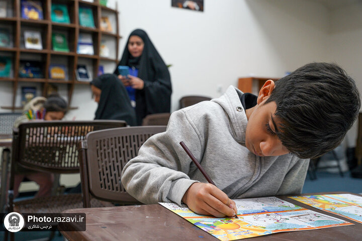 تقرير مصور/ ورشة تعليمية لأطفال بحرينيين بمناسبة المبعث النبوي في حرم الإمام الرضا(ع)