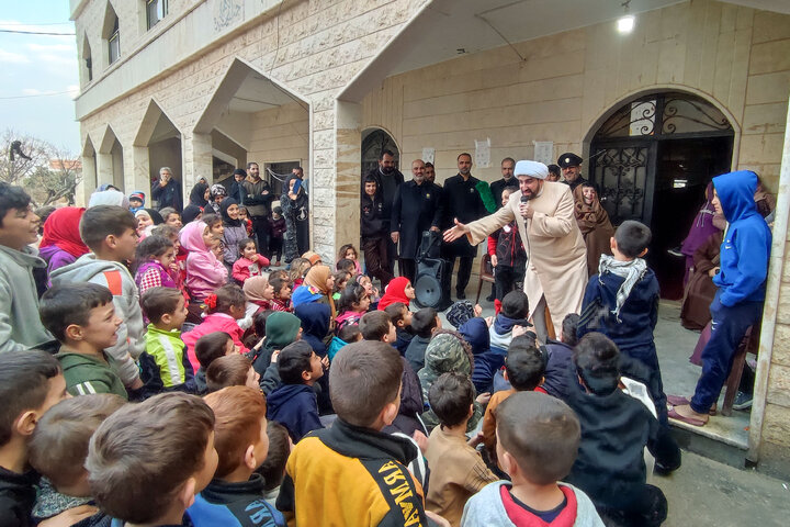 Photos: Imam Reza shrine's servants visit Syrian refugees in Lebanon