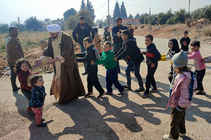 Photos: Imam Reza shrine's servants visit Syrian refugees in Lebanon