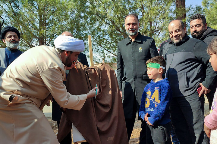 Photos: Imam Reza shrine's servants visit Syrian refugees in Lebanon