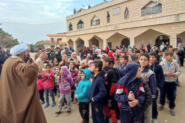 Photos: Imam Reza shrine's servants visit Syrian refugees in Lebanon