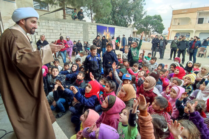 Photos: Imam Reza shrine's servants visit Syrian refugees in Lebanon