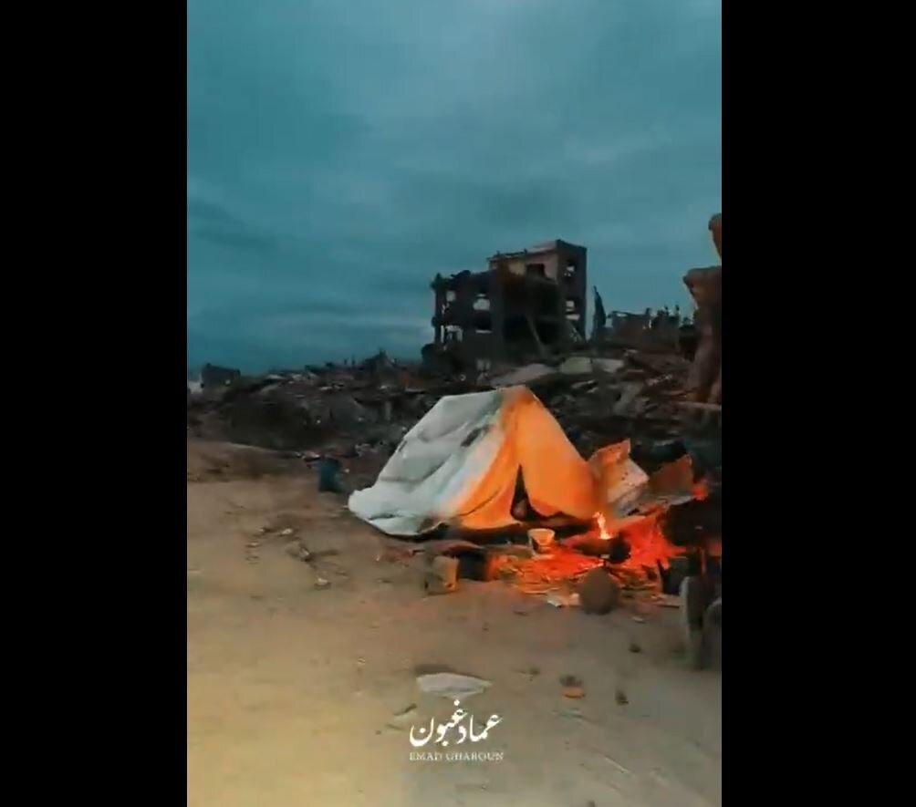 Video: Palestinian returnees set up tents next to their destroyed homes in northern Gaza