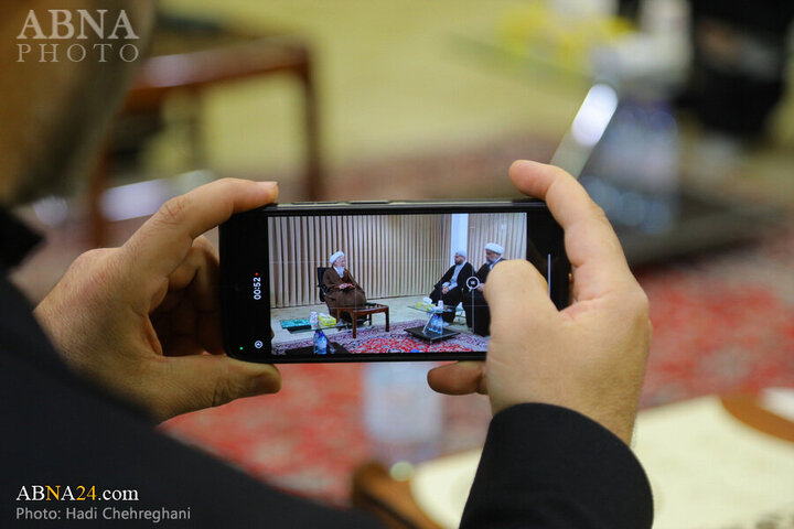 Photos: Flag of Imam Hussain shrine presented to Grand Ayatollah Javadi Amoli