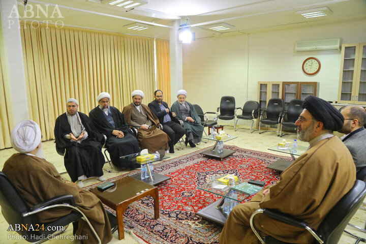 Photos: Flag of Imam Hussain shrine presented to Grand Ayatollah Javadi Amoli