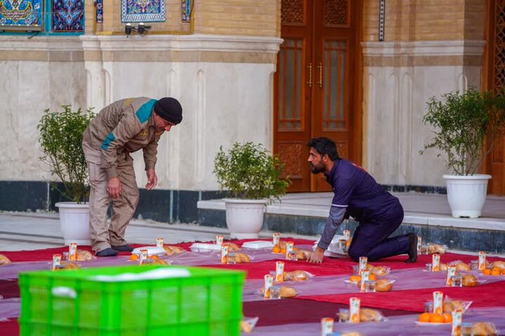 تقرير مصور/ العتبة العلوية المقدسة تستضيف زوار أمير المؤمنين(ع) بمناسبة عيد المبعث النبوي