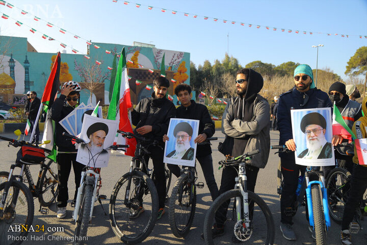 Photos: Commemorating beginning of Fajr decade in Qom