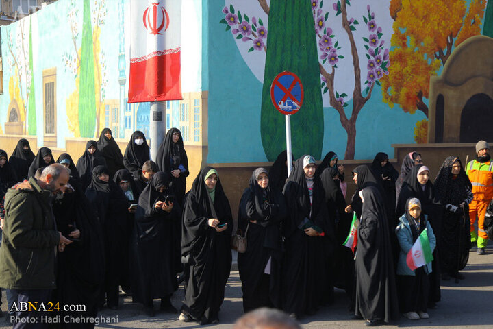 Photos: Commemorating beginning of Fajr decade in Qom