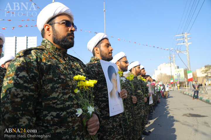 Photos: Commemorating beginning of Fajr decade in Qom