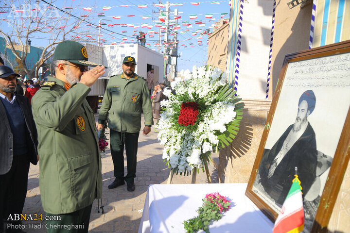 Photos: Commemorating beginning of Fajr decade in Qom