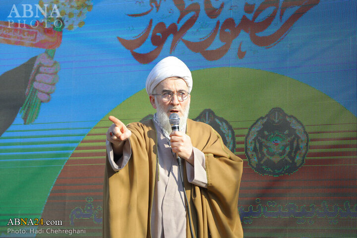 Photos: Commemorating beginning of Fajr decade in Qom