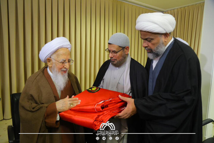تقرير مصور/ العتبة الحسينية تكرّم آية الله الشيخ جوادي آملي وتختاره شخصية العام بمناسبة اليوم العالمي للقرآن الكريم