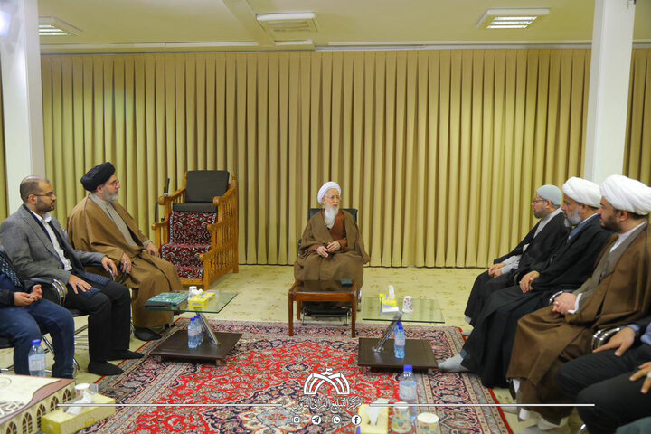 تقرير مصور/ العتبة الحسينية تكرّم آية الله الشيخ جوادي آملي وتختاره شخصية العام بمناسبة اليوم العالمي للقرآن الكريم