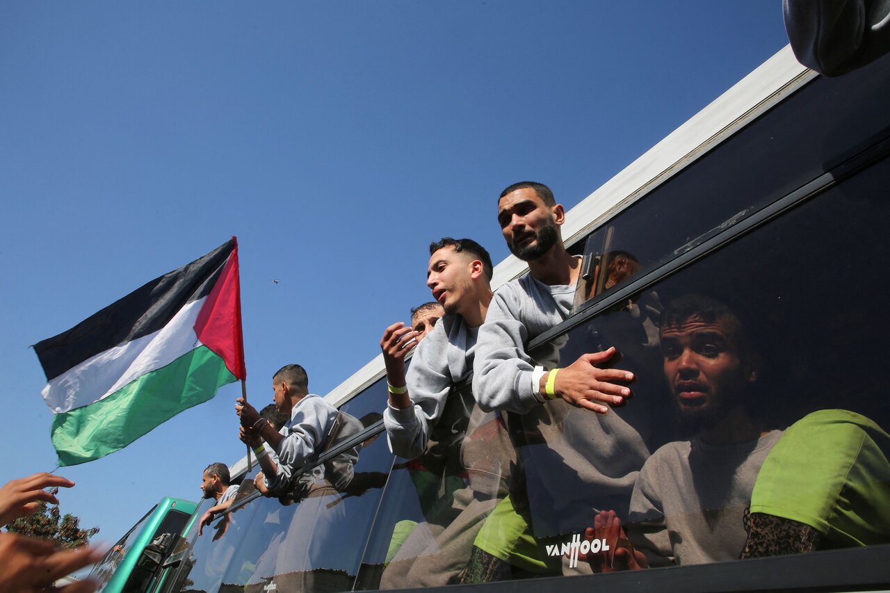 Zionist regime releases 183 Palestinian prisoners in latest swap with Hamas