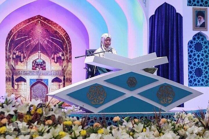 المنافسات النسائیة في المسابقة الدولية للقرآن الكريم التي تقام في حرم الإمام الرضا (ع)