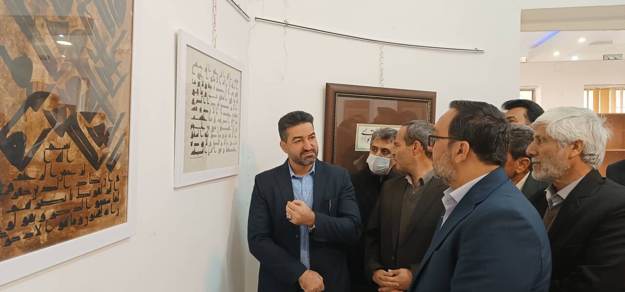 نمایشگاه خوشنویسی هنرمندان تایبادی و هراتی در تایباد افتتاح شد