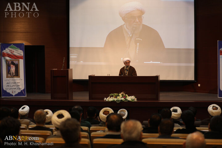 Photos: Secretary-General, staff of AhlulBayt World Assembly pay tribute to Imam Khomeini on anniv. of Islamic Revolution