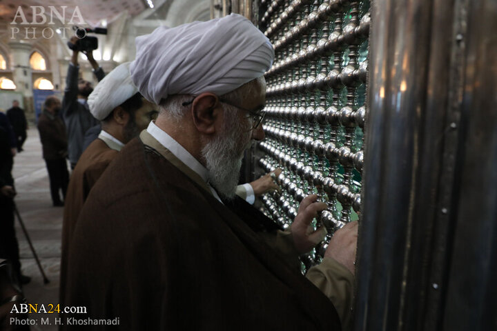 Photos: Secretary-General, staff of AhlulBayt World Assembly pay tribute to Imam Khomeini on anniv. of Islamic Revolution