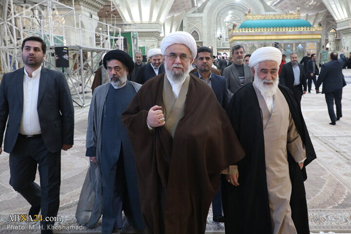 Photos: Secretary-General, staff of AhlulBayt World Assembly pay tribute to Imam Khomeini on anniv. of Islamic Revolution